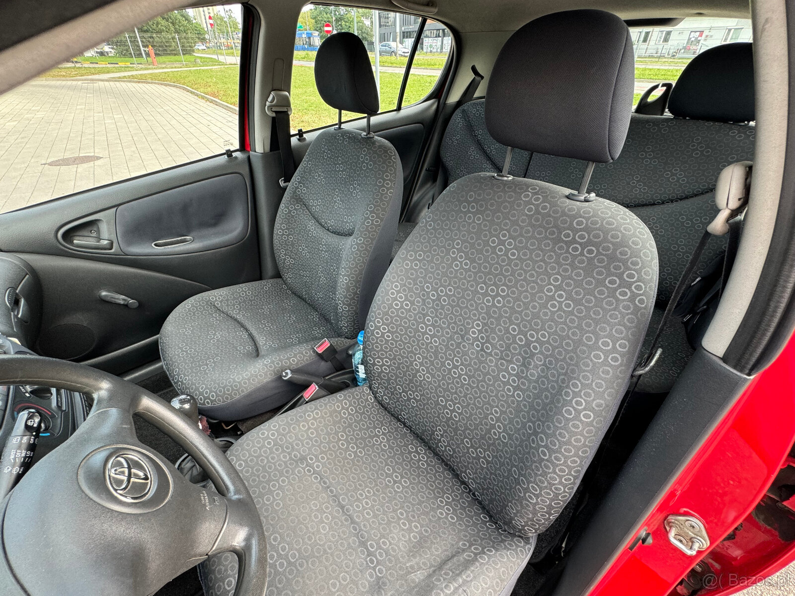 sprzedam Toyotę Yaris 2004 r. - 8