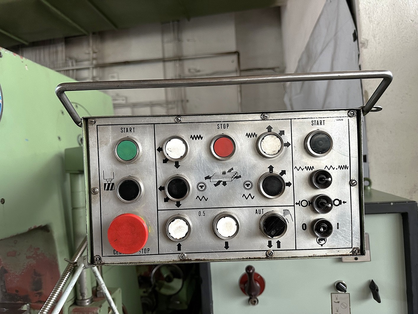 Frezarka pionowa konsolowa FVE 20 - 8