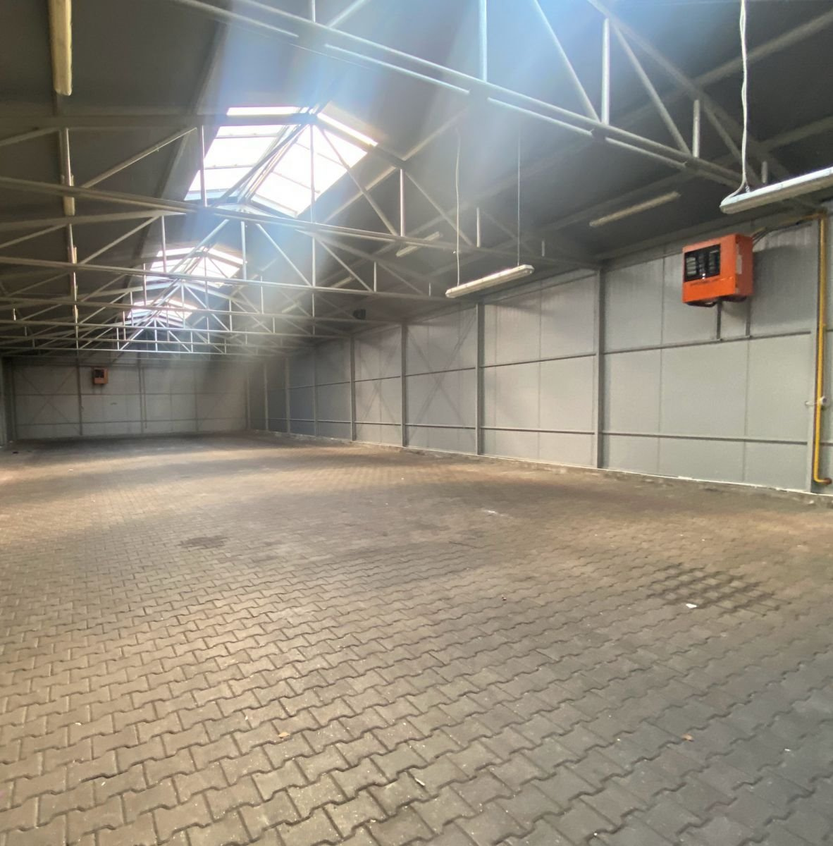 MAGAZYN Z BIUREM - 8