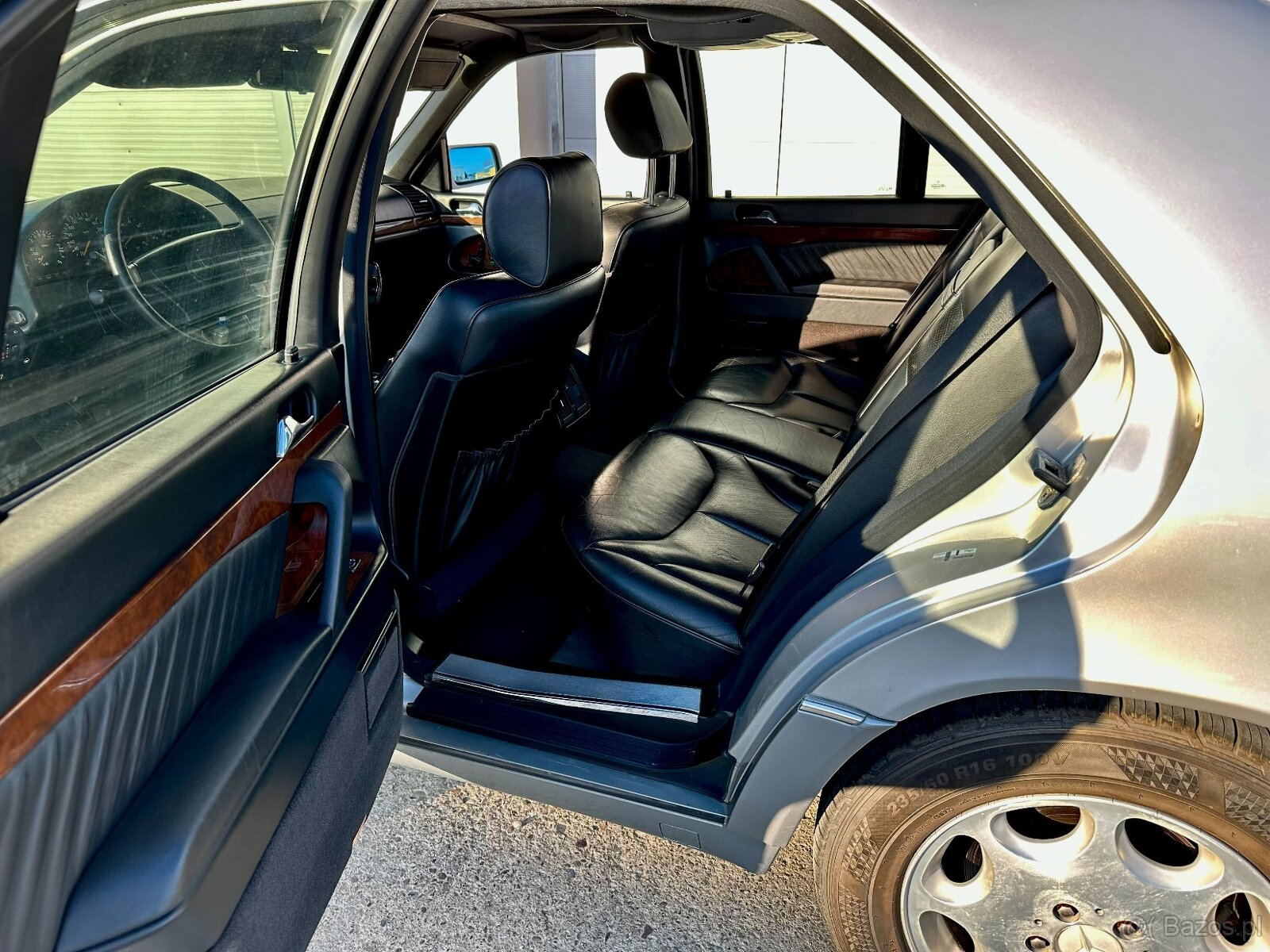 Na sprzedaż legendarny Mercedes-Benz SE 500 "Mamut" W140 - 8
