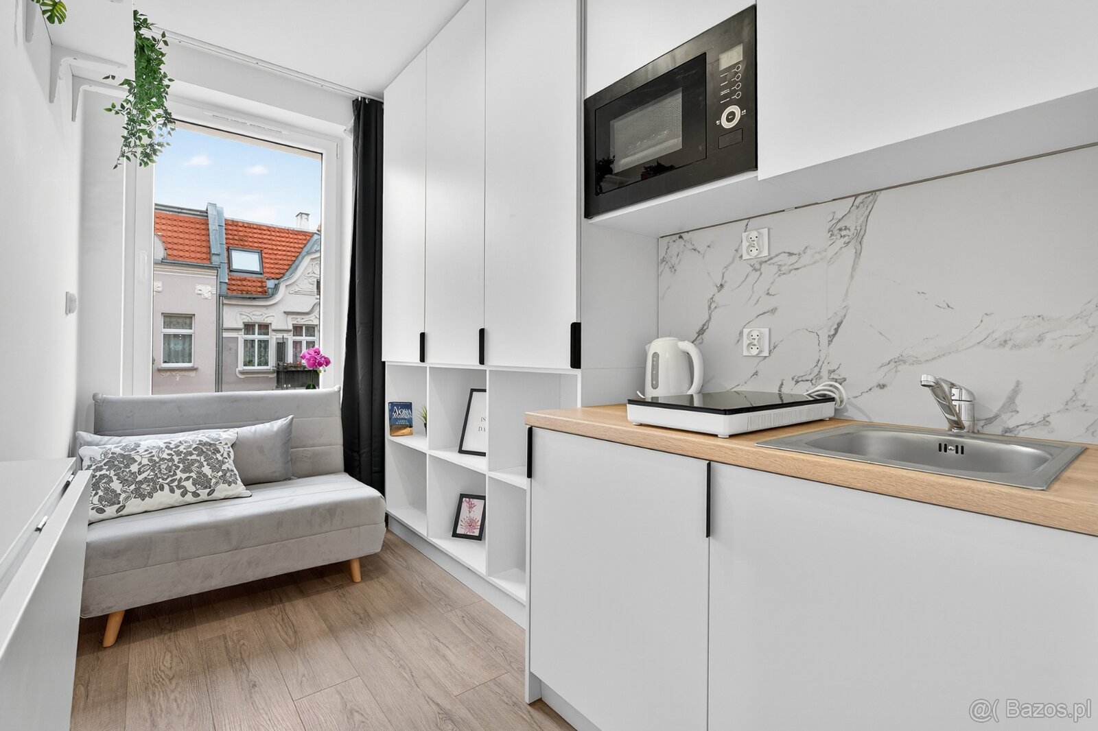 Pokój z łazienką po remoncie wraz z umeblowaniem. - 8