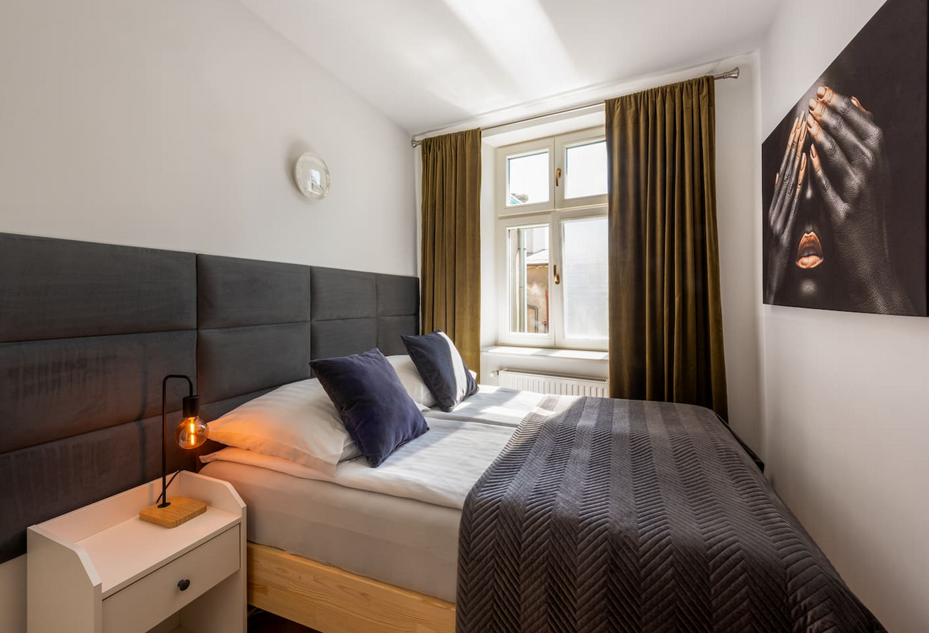 Urokliwy apartament z 3 sypialniami przy Rynku Głównym - 8