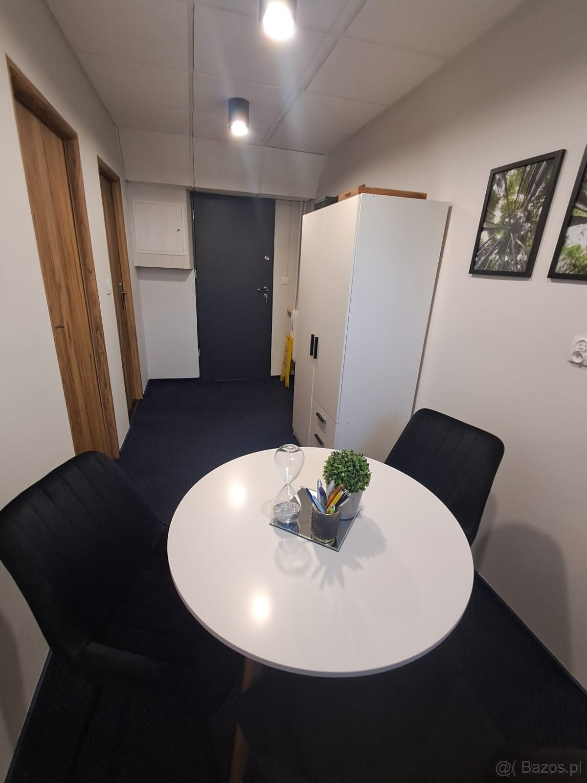 Oferujemy lokal użytkowy o powierzchni 48,90 m², położony w - 8