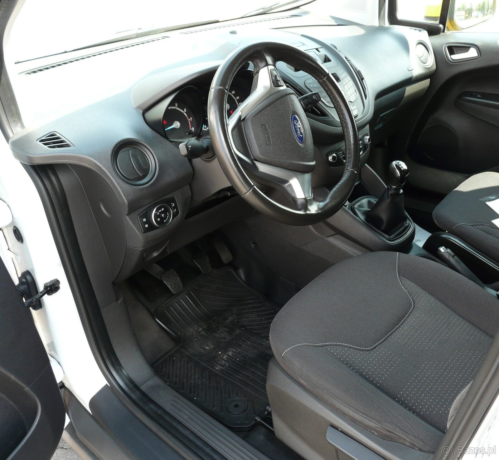 Ford Transit Courier - 8