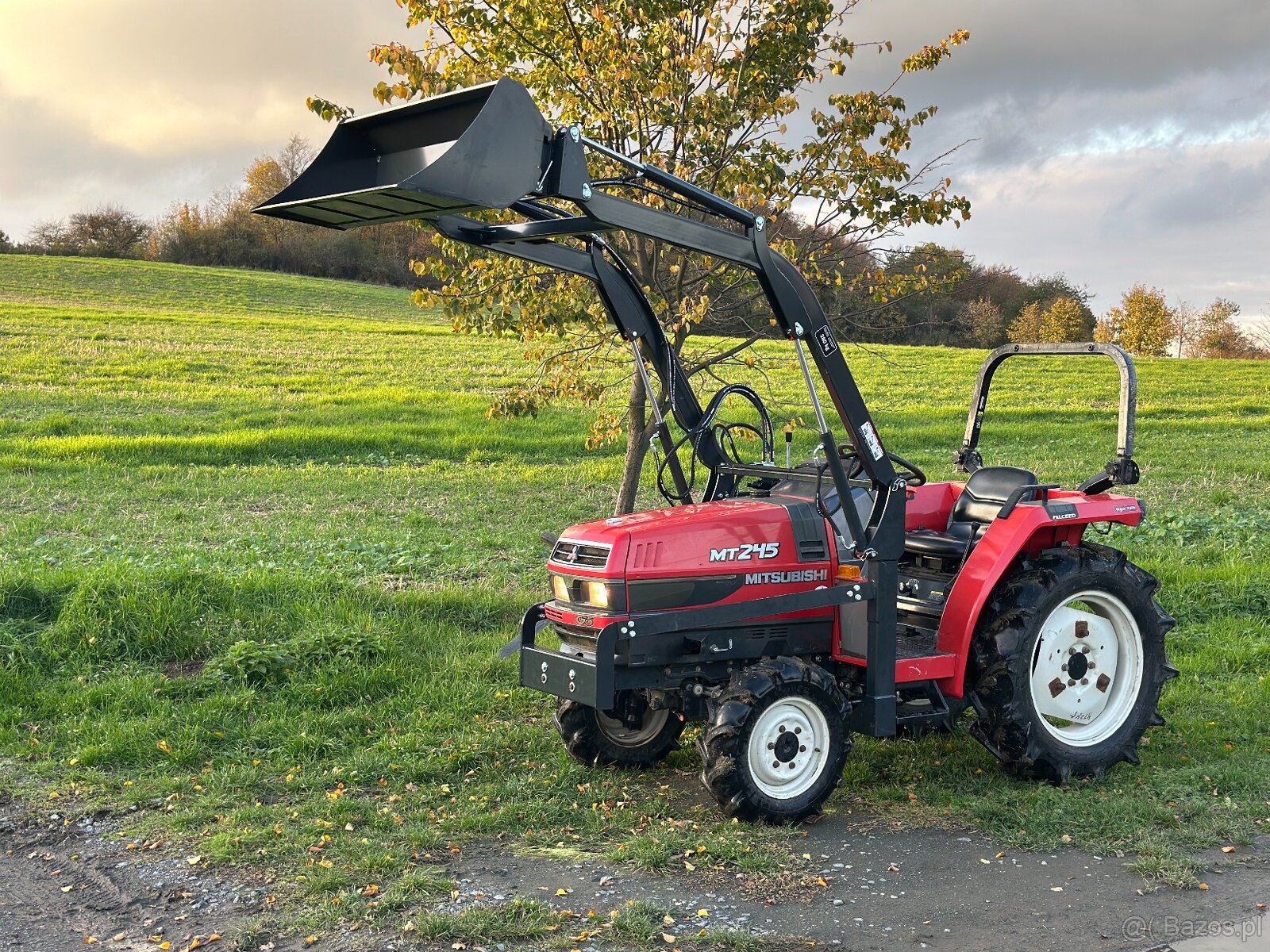 Mitsubishi MT245 z ładowarka - 8