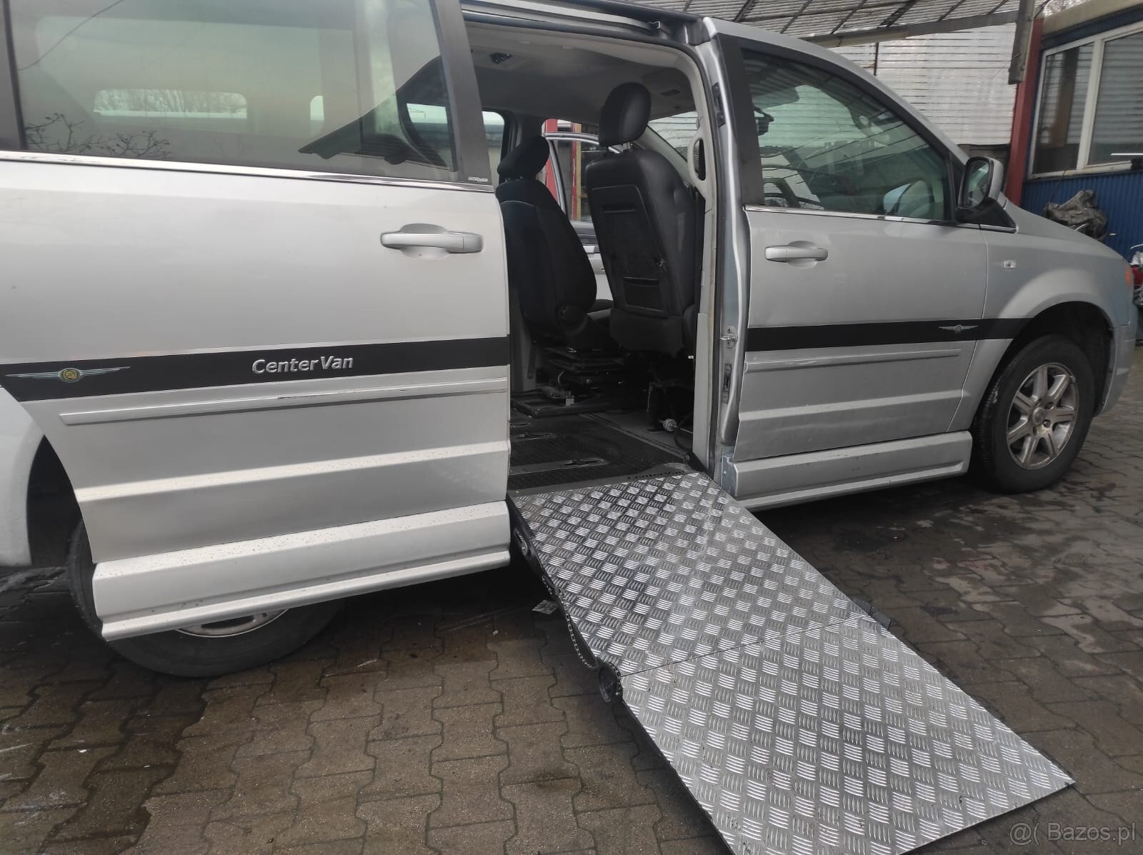 Chrysler Grand Voyager dla niepełnosprawnych - 8