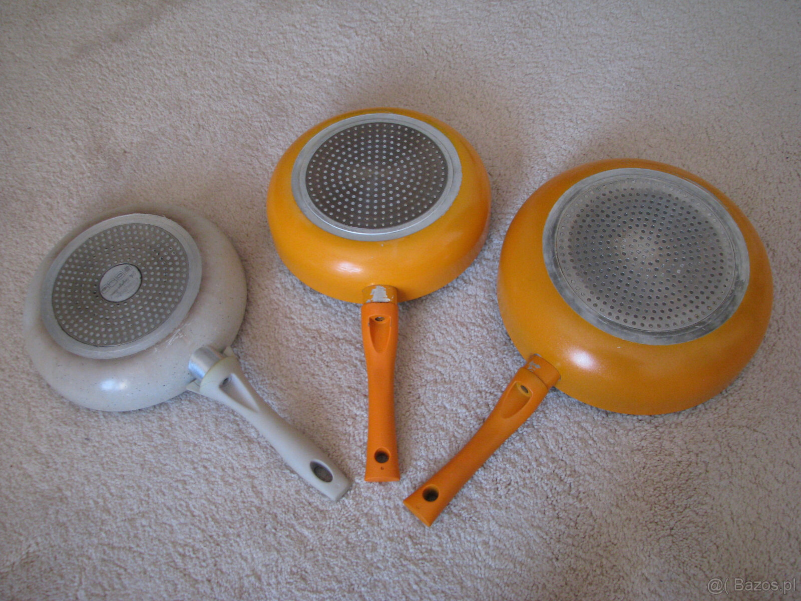 Emaliowane garnki, pokrywki, patelnie, miski, durszlak, kosz - 8