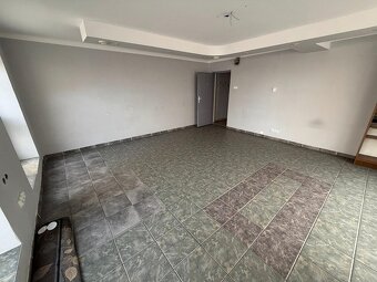 Mieszkanie o pow. 78.80m2, parter, do remontu, ul. Fabryczna - 8