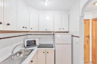 Na sprzedaż: Apartament 2-pokojowy z widokiem na basen - 8