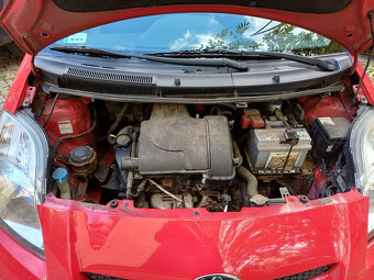 Toyota Yaris 1,0 - 8