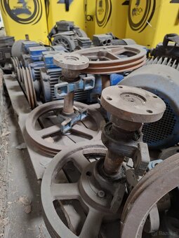 Silniki przemysłowe z kołami pasowymi - 8