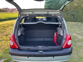 Sprzedam samochód RENAULT CLIO 2 z roku 2002  w stanie bardz - 8
