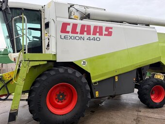 Kombajn zbożowy Claas Lexion 440 rok 2002 heder V660. - 8