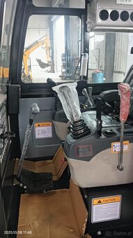 KOPARKA GĄSIENNICOWA 3,5T - 8