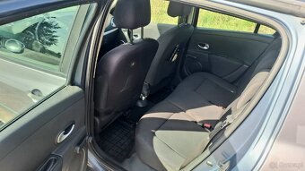 Sprzedam renault clio 3 1.6 - 8