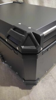 Aluminiowy bagażnik motocyklowy(Top Case). Pojemność 65 - 8