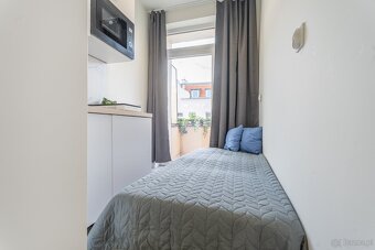 Nowoczesny pokój z łazienką i balkonem przy uczelni. - 8