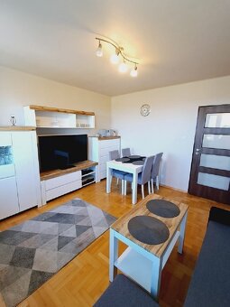 3 pokojowe mieszkanie, 52.80m2, duży balkon, III piętro, os. - 8