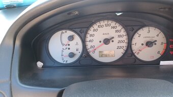 Samochód osobowy Mazda323F - 8