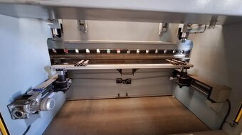 Prasa krawędziowa CNC 160 t, długość gięcia 3200 mm, 2 osie - 8