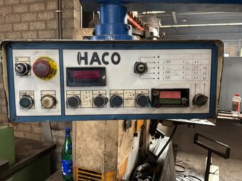 Hydrauliczna prasa krawędziowa 135 t, długość gięcia 3000 mm - 8