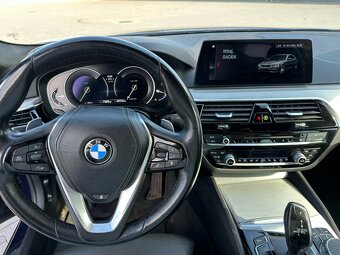 BMW 540i xDrive - 8