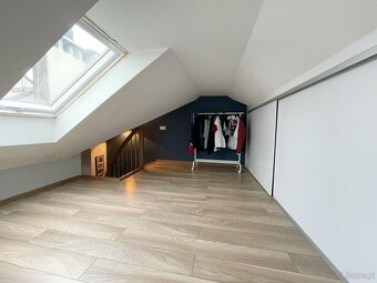 Mieszkanie z antresolą o powierzchni 39.70m2, duży balkon, u - 8