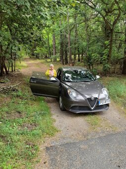 ALFA ROMEO to codzienne bezpieczne jeżdżenie tym samochodem - 8