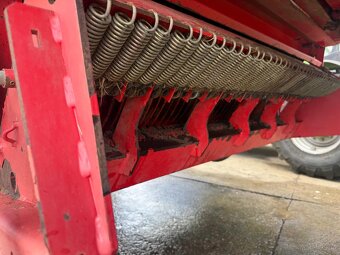 Przyczepa samozbierająca Pottinger Profiline Jumbo 8000 rok - 8