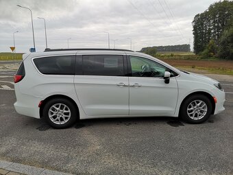 CHRYSLER PACIFICA (VOYAGER) 2021 - 8