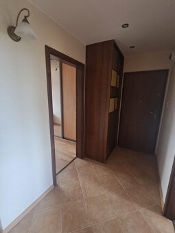 Mieszkanie o pow.47.70 m2, balkon, umeblowane, III p., Al. W - 8