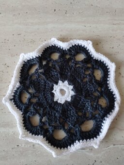 Szydełkowe podstawki pod kubek rozeta - 8