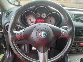 Sprzedam samochód marki Alfa Romeo GT 19 JTD 16 V z 2006 rok - 8