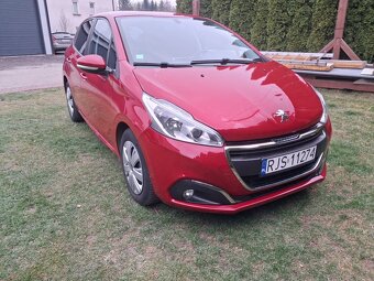 Peugeot 208 - 8