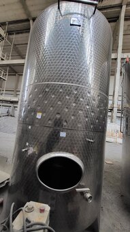 Zbiorniki UNICOM stojące o pojemności 4.500 L - 8