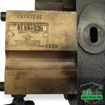 Sekcja rozdzielacza 322281A2 VICKERS MCD-6619  Case MX 100 - 8