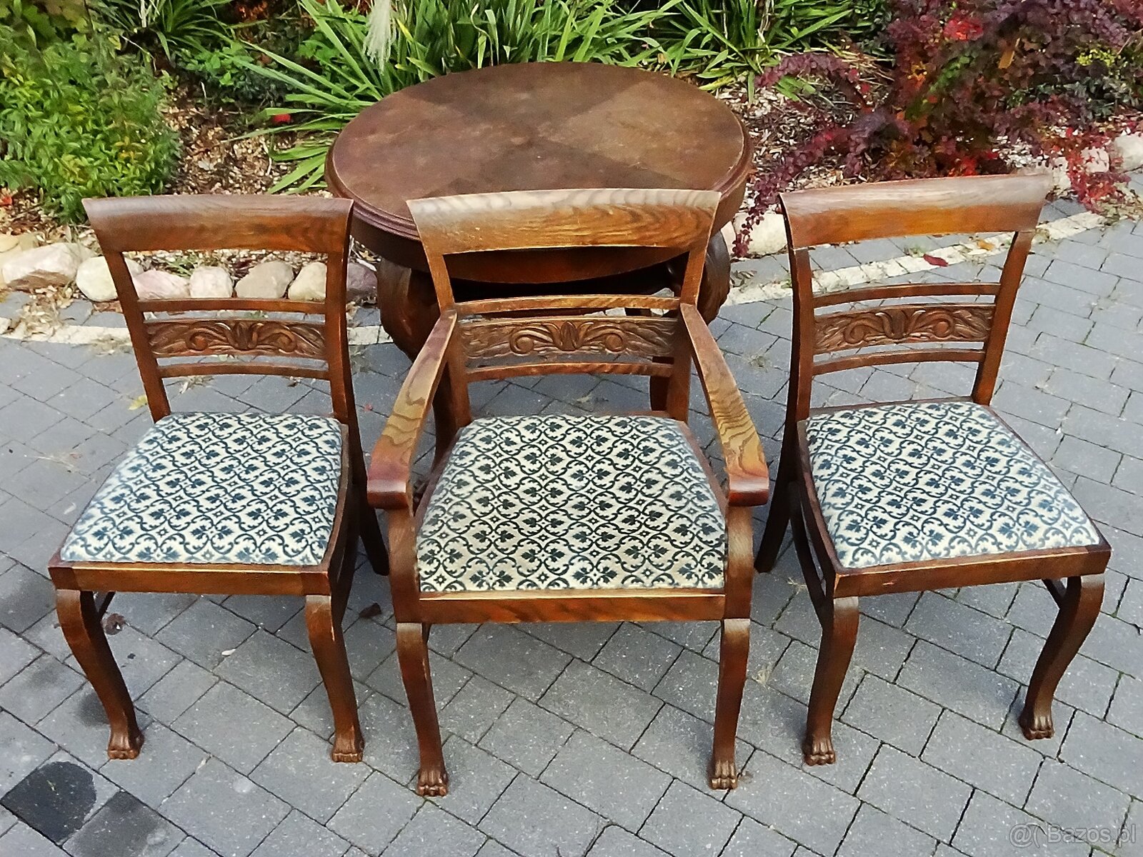 Stylowy zestaw mebli - stolik kawowy + 3 krzesła tapicerowan - 9