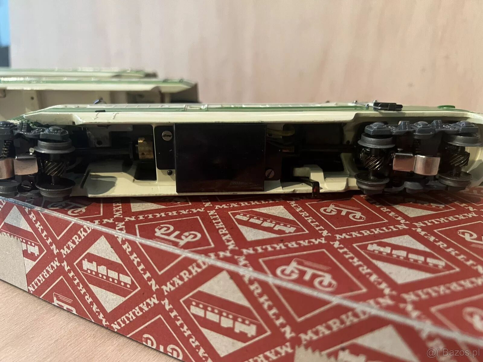 Wagon silnikowy Märklin ST 800, zielono-beżowy Żebra dachow - 9