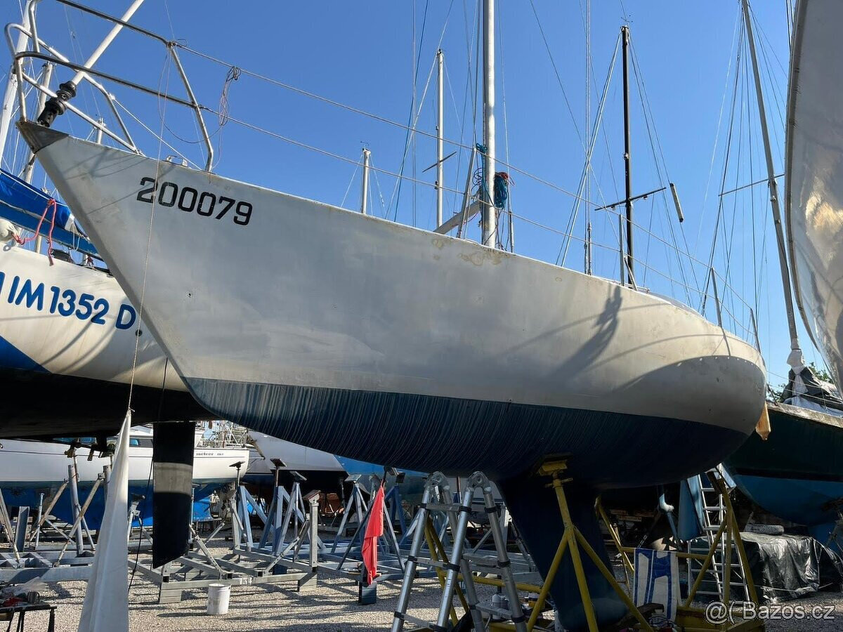 Jacht żaglowy kajutowy 9 m - 9