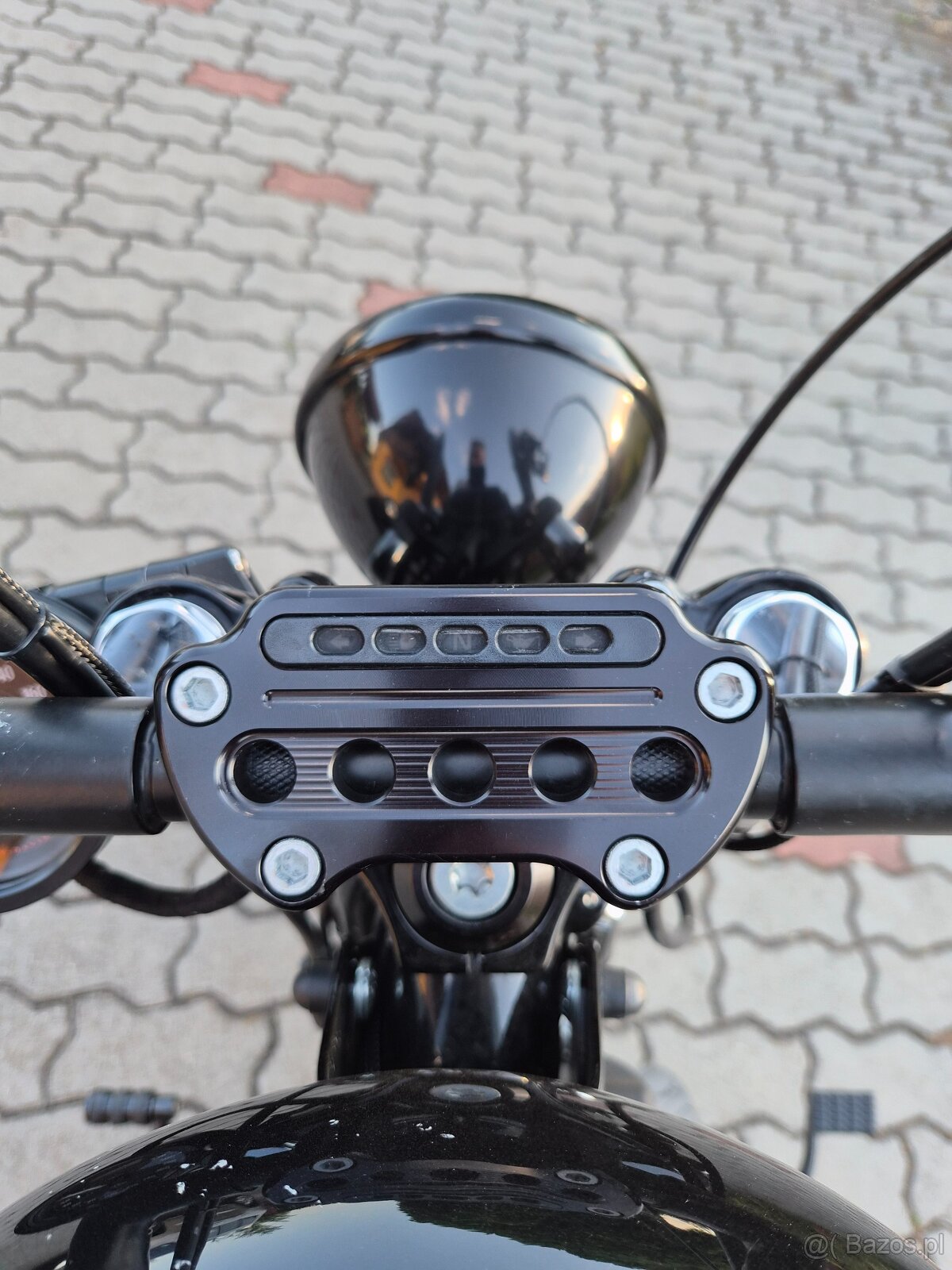 Harley-Davidson Iron XL883N – CHOPPER, KTÓRY PRZYCIĄGA SPOJR - 9