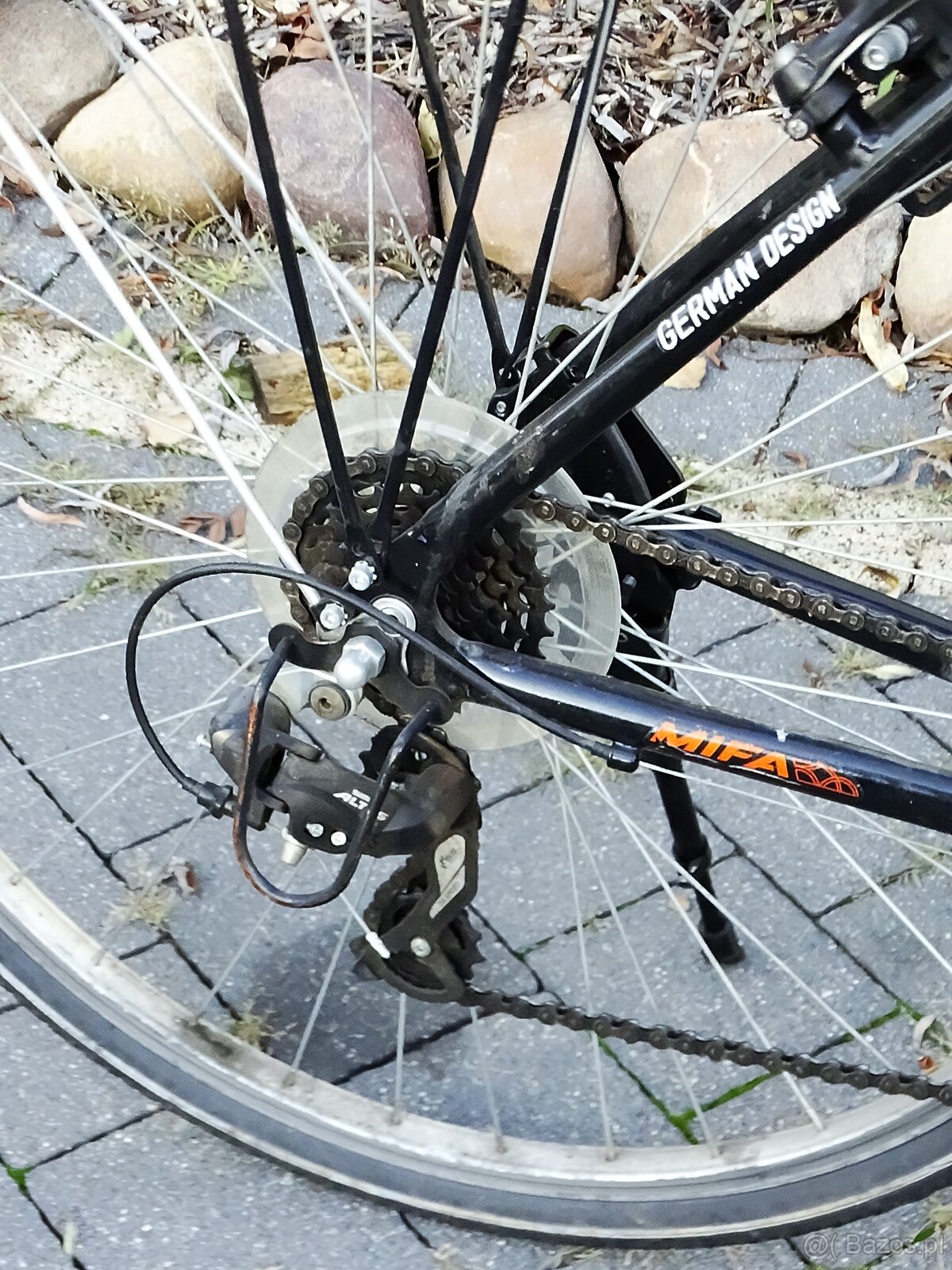 Klasyczny niemiecki rower miejski MIFA z prostą ramą, bagażn - 9