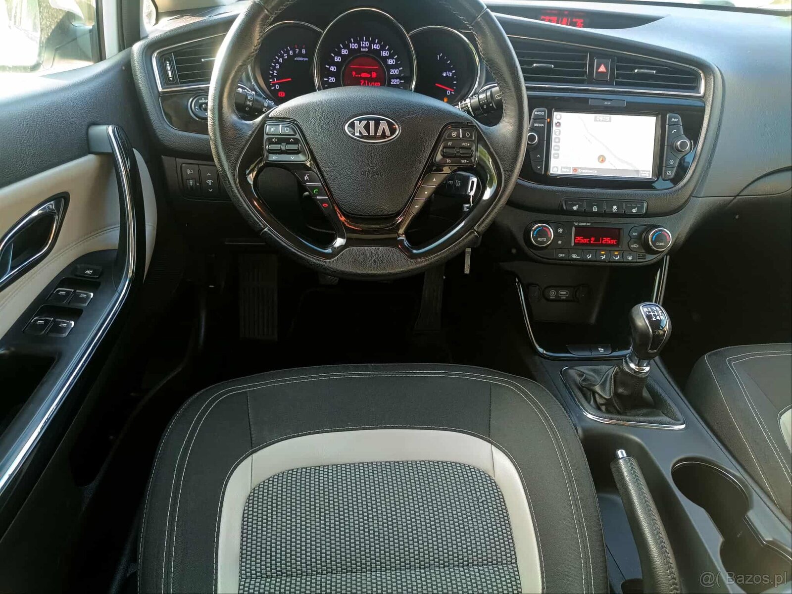 Cee'd 1.6 2017 rok lift Full opcja - 9