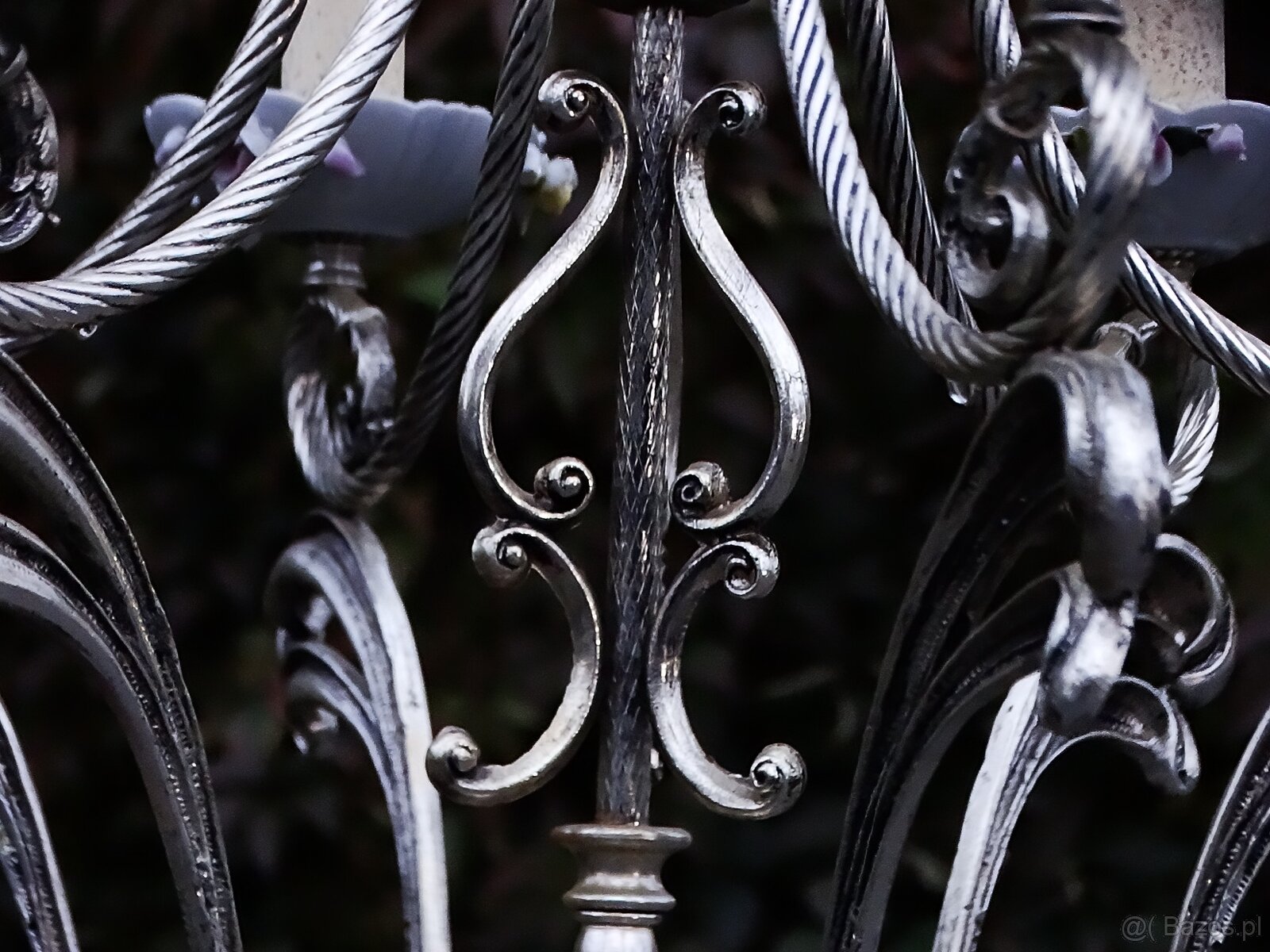 Rustykalny wiszący żyrandol świecznikowy. - 9