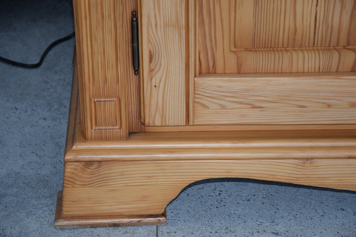 kredens z drewna sosnowego - jak nowy - 9