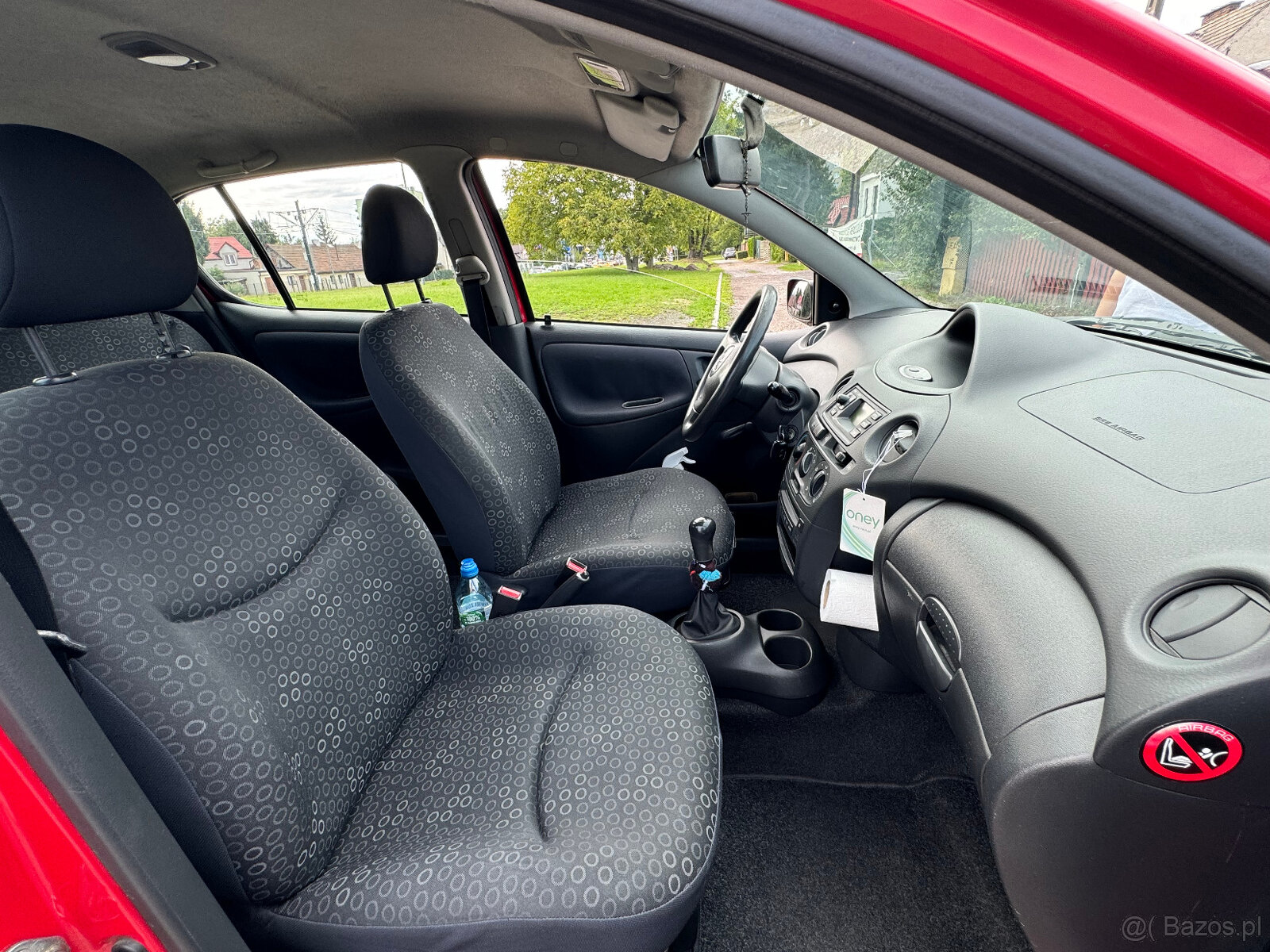 sprzedam Toyotę Yaris 2004 r. - 9