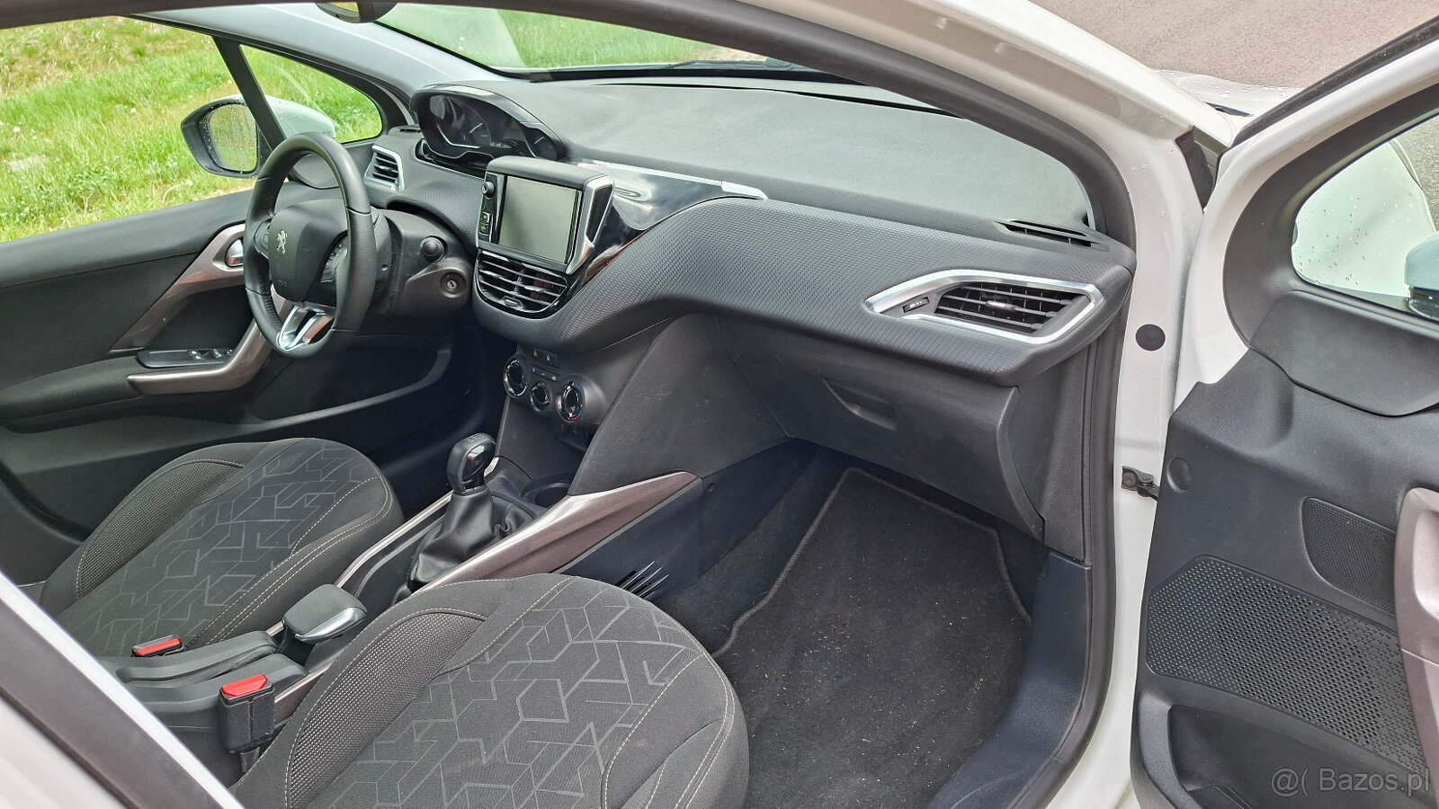 Peugeot 2008 1,2B 2015r 40tyś km zarejestrowany - 9