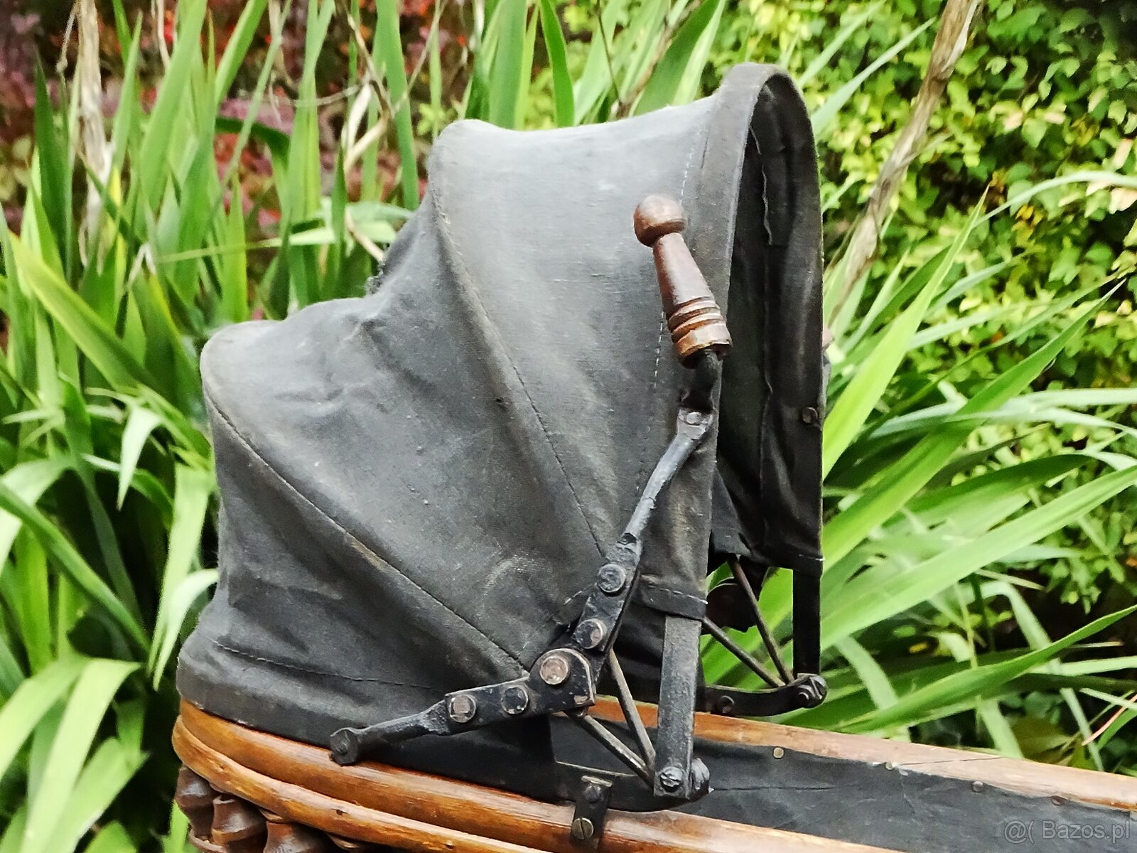 Ozdobny dekoracyjny wózek dziecięcy typu retro 60x50 cm. - 9