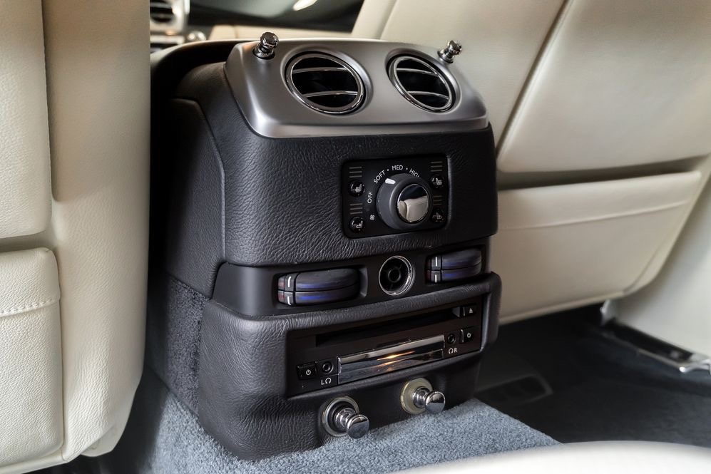 Rolls Royce Ghost maksymalny przebieg wyposażenia 68 000 km - 9