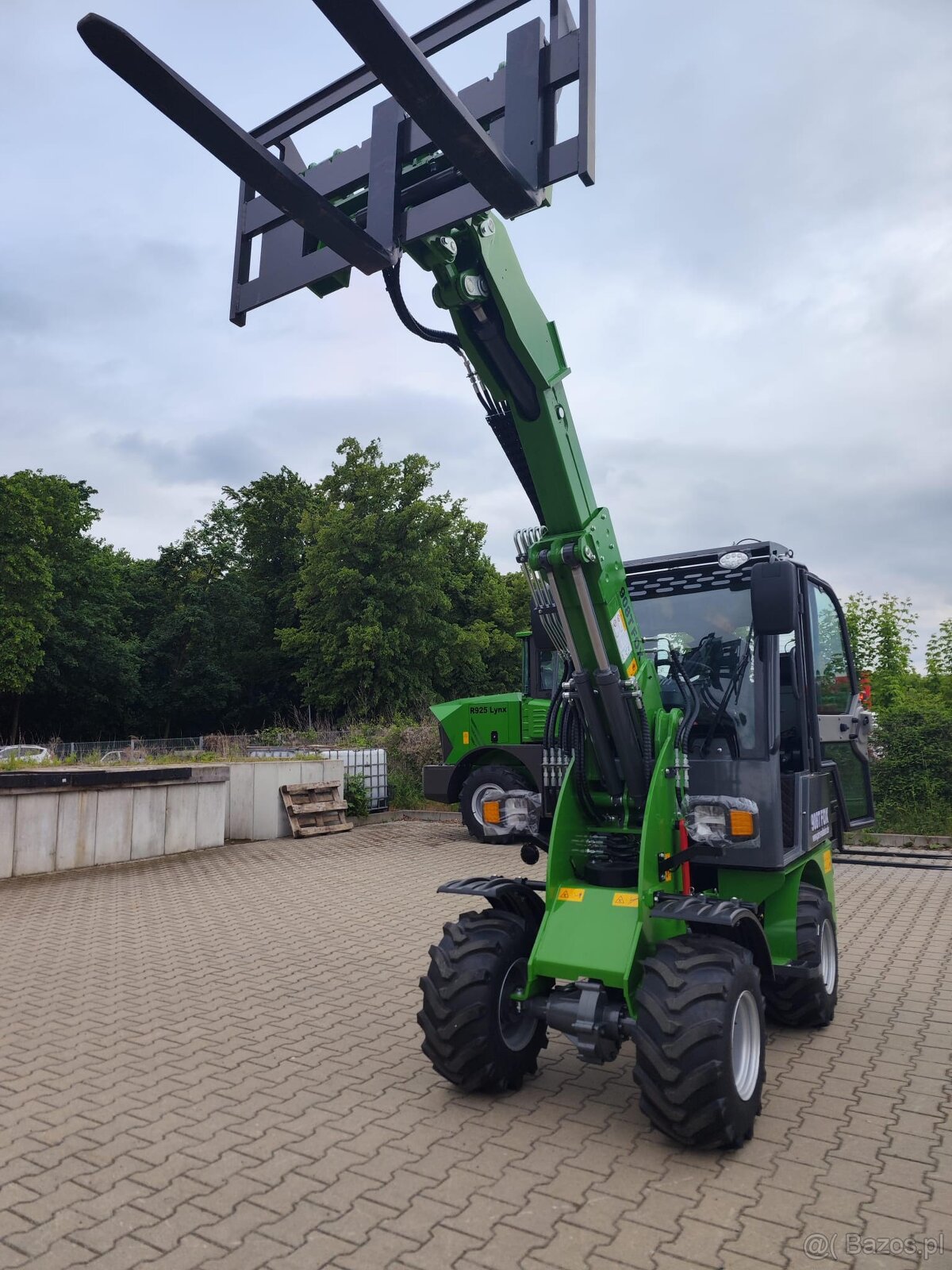 ŁADOWARKA KOŁOWA 908T - 9