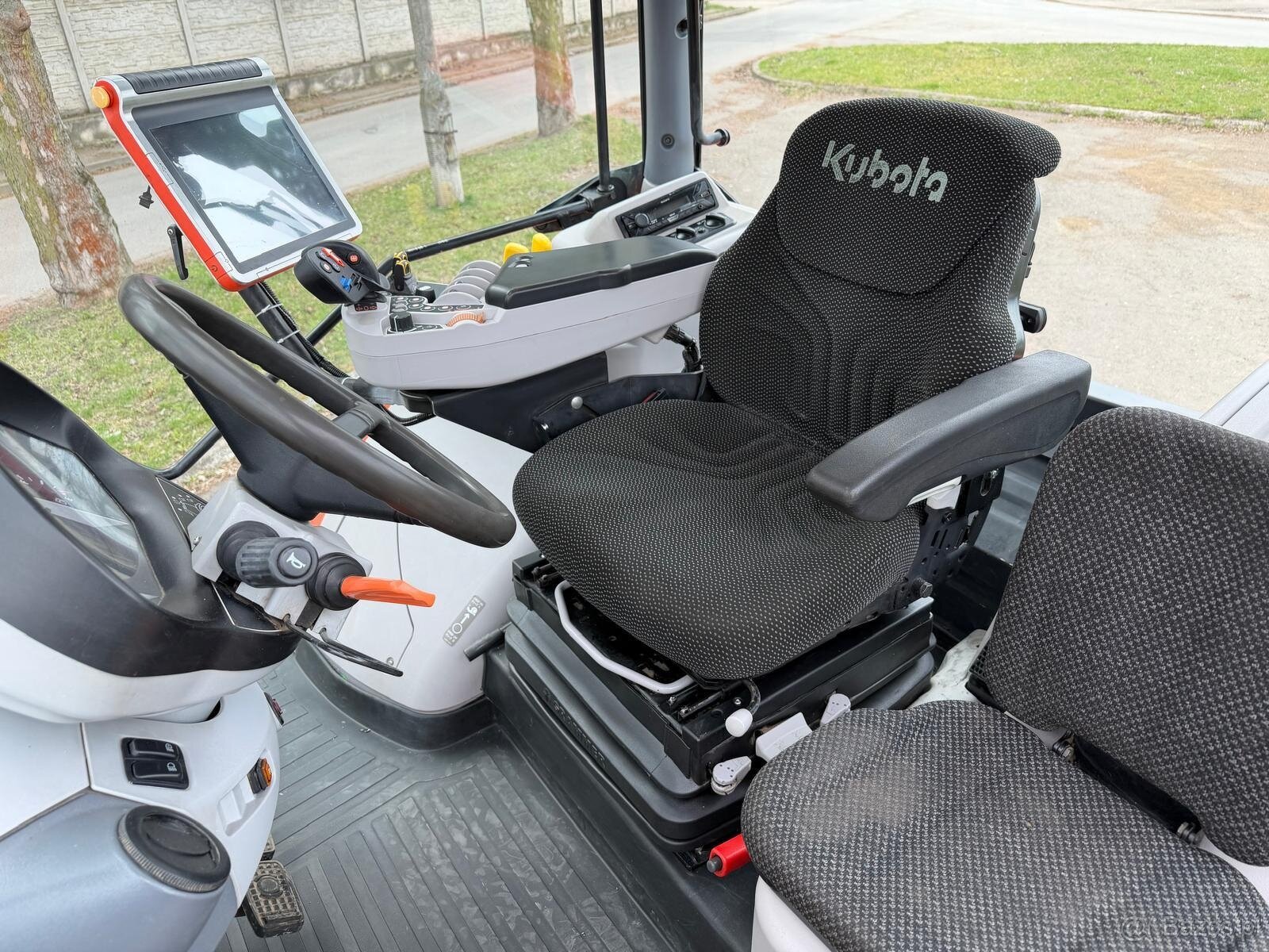 Ciągnik rolniczy Kubota M717 Premium Power Schift rok prod. - 9
